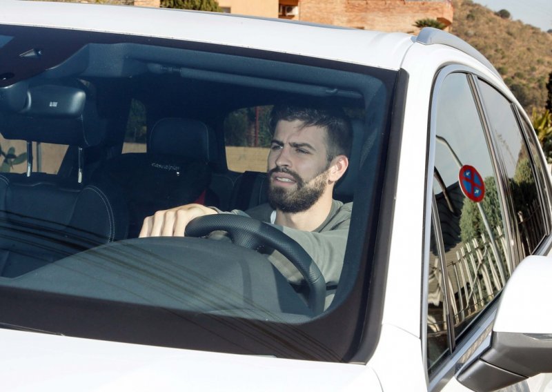 Nema Twingo, ali ni Ferrari: Ovo su automobili u kojima se vozika Gerard Pique