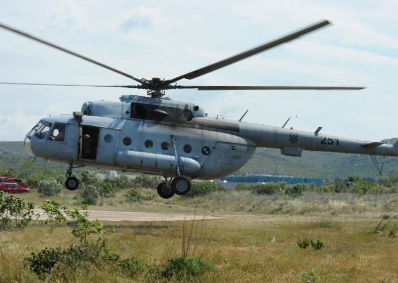 Rodila u vojnom helikopteru iznad Bračkog kanala