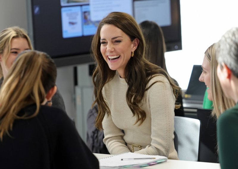 Savršena reakcija Kate Middleton na muškarca koji je samo htio s njom snimiti selfie