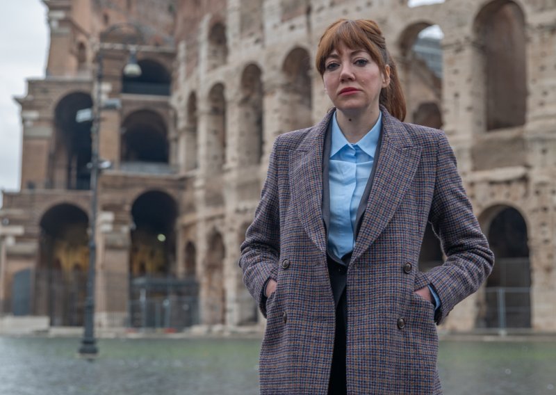 Jeste li se susreli s Philomenom Cunk? Urnebesni 'Cunk na Zemlji' najsmješnija je serija na Netflixu