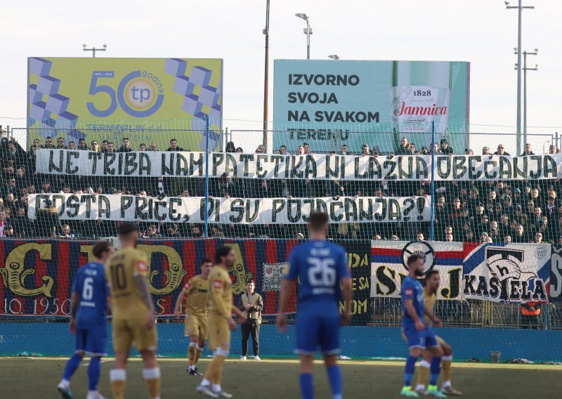 Torcida je u Varaždinu izvijesila jasnu poruku koja će dugo vremena odzvanjati u glavama Hajdukovih čelnika