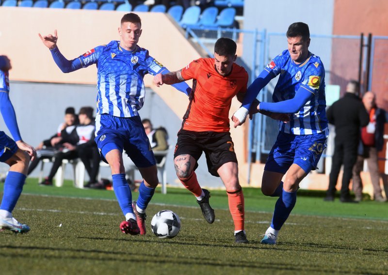 [VIDEO/FOTO] Lokomotiva protutnjala kroz Šibenik; 'lokosi' su Šibenik počastili s čak četiri gola