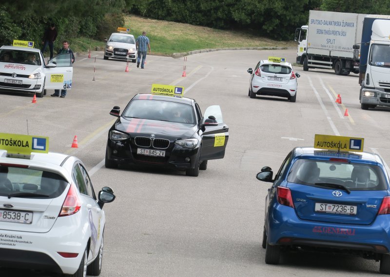 Poskupjeli su i automobili i gorivo, a autoškole nikad jeftinije: Kako to i dokad?