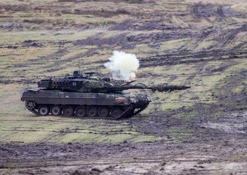 Njemačka želi od Švicarske kupiti tenkove Leopard II, trebaju im za isporuku Ukrajini