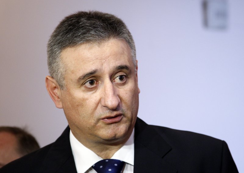 Karamarko dolijeva ulje u vukovarsku vatru