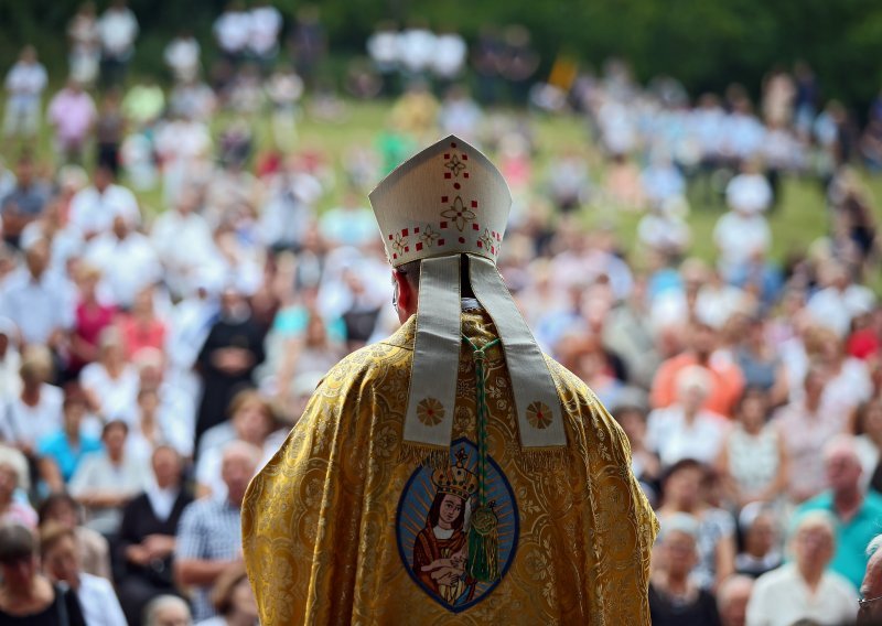 U Sinju krenula procesija u povodu Velike Gospe