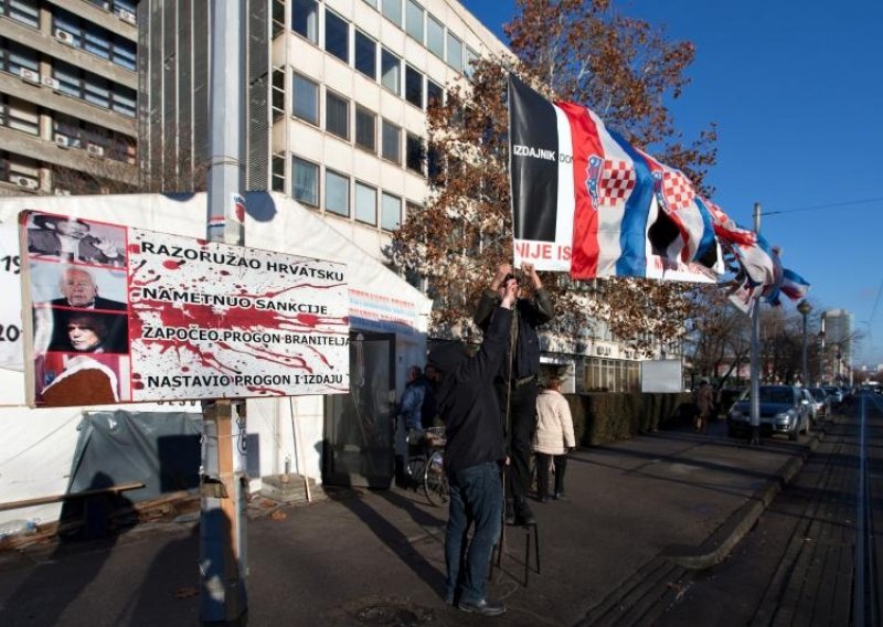 'Šator je kao veliki kišobran, a kišobrani nisu ilegalni'