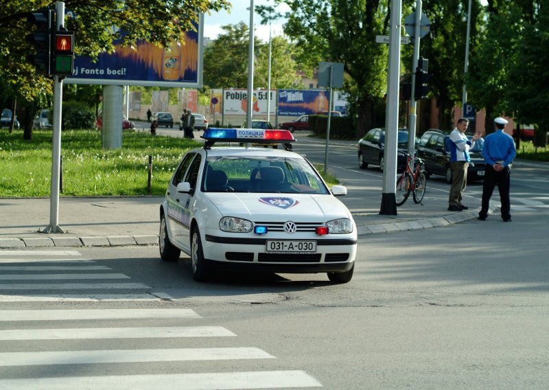 Novinar u Banjoj Luci osumnjičen za odavanje podataka o istrazi, održan prosvjed protiv policije