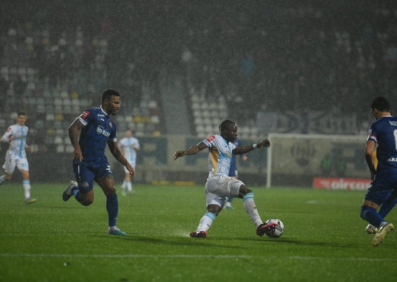 [VIDEO/FOTO] Slaven Belupo u teškim vremenskim uvjetima pobijedio Rijeku! Pogledajte gol Crnca koji je šokirao Rujevicu