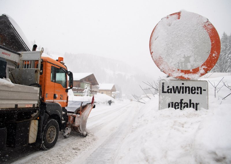 Troje mrtvih u sudaru na prijevoju u Austriji