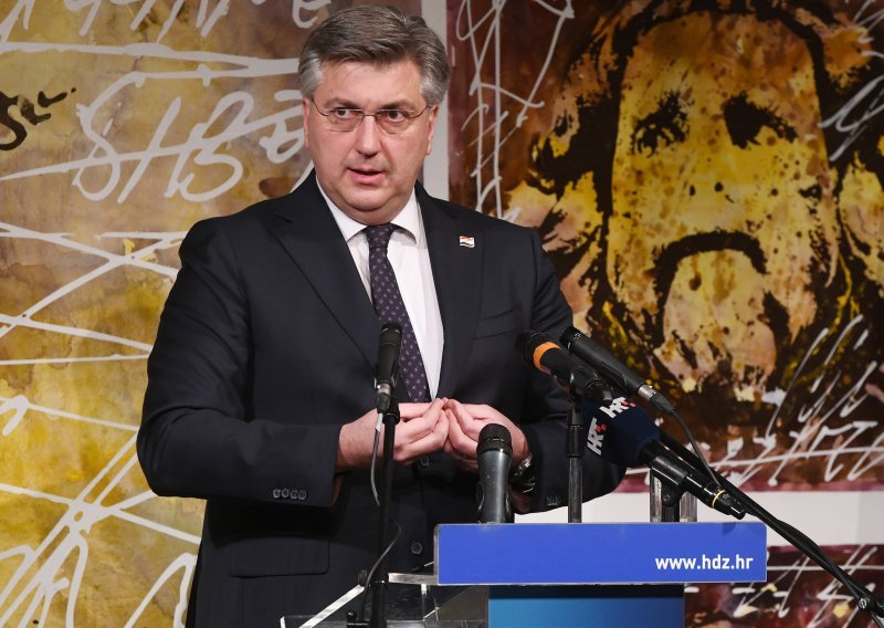 Plenković: Dogodine u ovo doba hrvatsko nebo čuvat će eskadrila od dvanaest Rafala