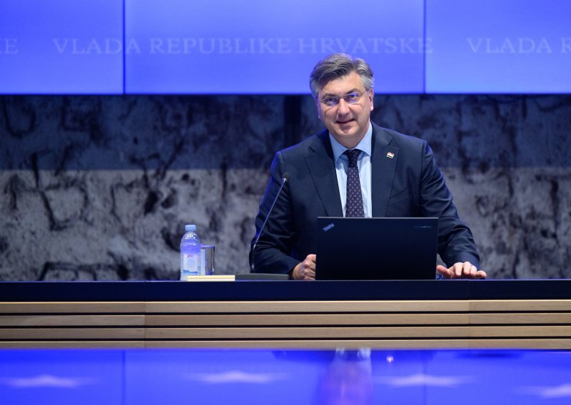 Plenković: Zadržat ćemo najniži PDV od 5 posto na isporuku plina, drva za ogrjev, peleta i briketa