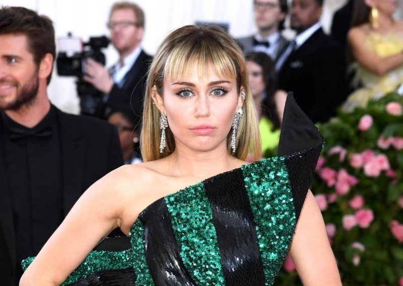 Što bi se dogodilo da Miley Cyrus ispriča istinu o odnosu Hailey Bieber i Selene Gomez?