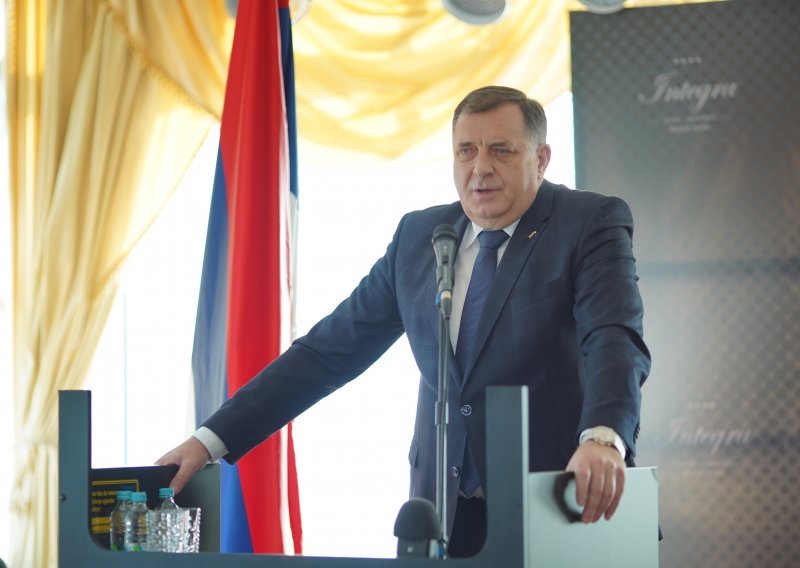 Dodik otvoreno izvrijeđao novinare koji kritički pišu o njemu