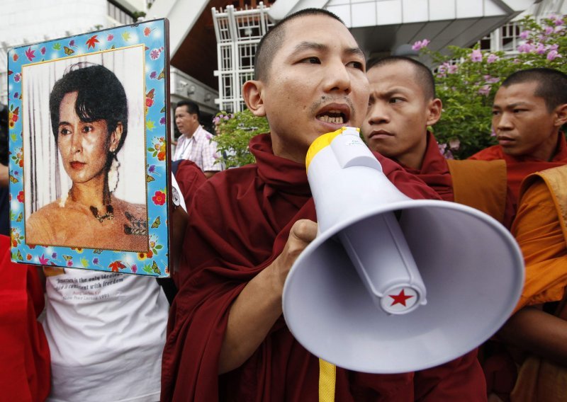 Glavni tajnik UN-a otputovao pomoći Suu Kyi