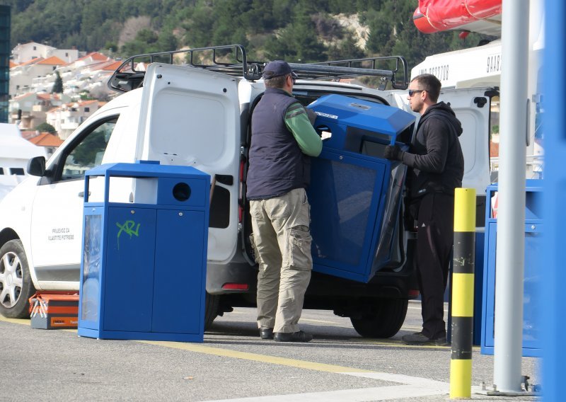 Nezadovoljni građani Splita predali više od 2000 potpisa protiv preskontejnera