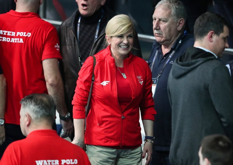 Kolinda Grabar Kitarović u sportskom stajlingu bodrila vaterpoliste