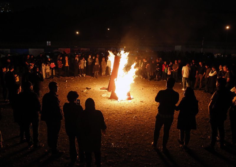 Na festivalu vatre u Iranu poginulo 11, a ozlijeđeno 3500 ljudi