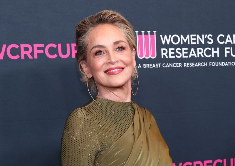 Osvaja izgledom sa 65 godina: Sharon Stone dominirala u haljini koja posebno laska figuri