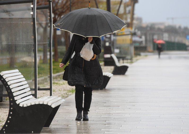Stigla promjena vremena: Posvuda će padati kiša, na Sljemenu i u Gorskom kotaru pada snijeg
