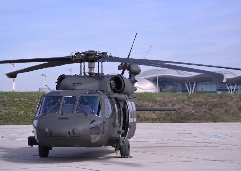 Dva helikoptera Black Hawk prizemljena zbog tehničkih problema