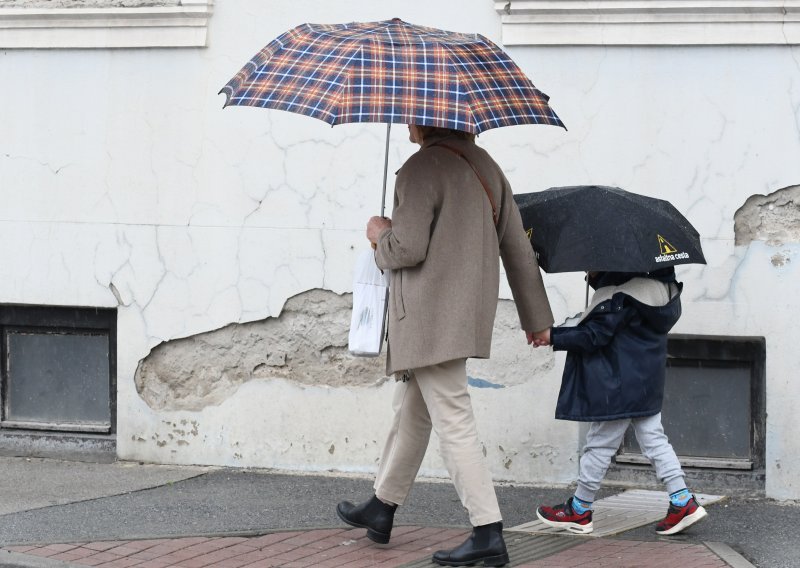 Pala temperatura i stigla kiša, no već popodne kratkotrajno razvedravanje sa zapada