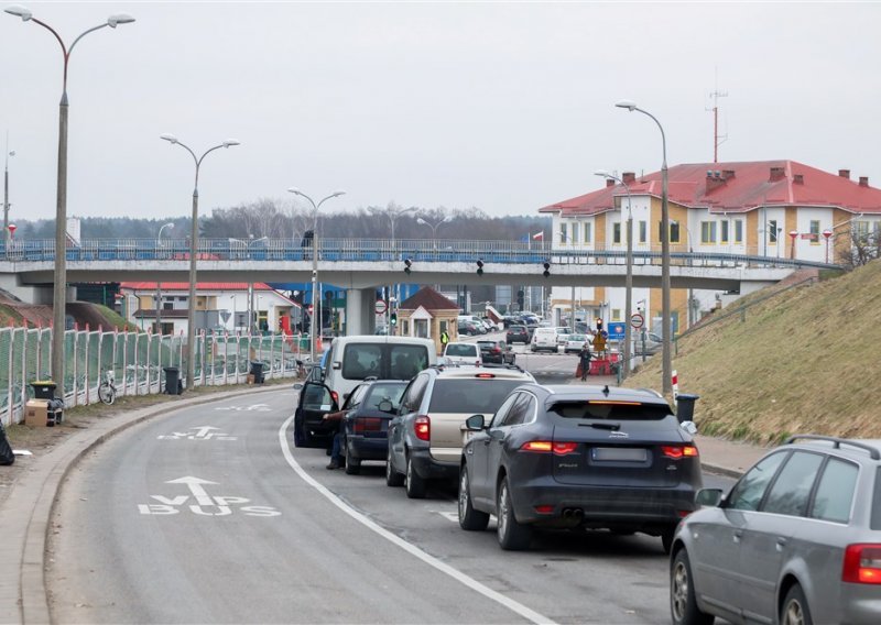 Minsk optužio Varšavu za duge zastoje na granici