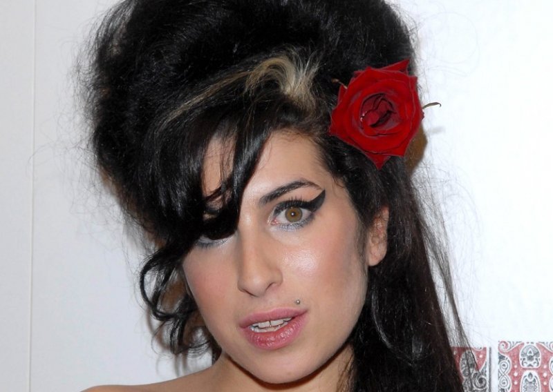 Svi znaju taj veliki hit, a tko je Valerie iz istoimene pjesme Amy Winehouse?