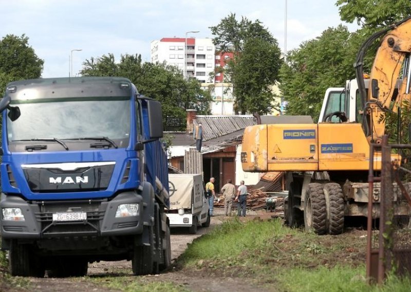 Započelo rušenje posljednje kuće u Branimirovoj