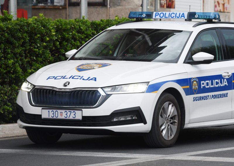 Taksist vozilom udario policajca i pobjegao, ubrzo uhvaćen i uhićen