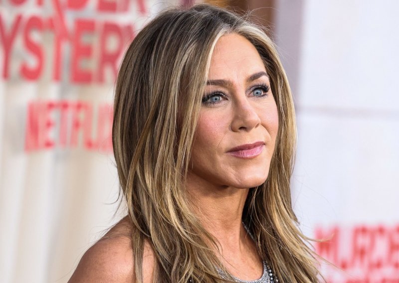 Ovo je genijalno! Jennifer Aniston otkrila trik koji kosi daje dodatni volumen