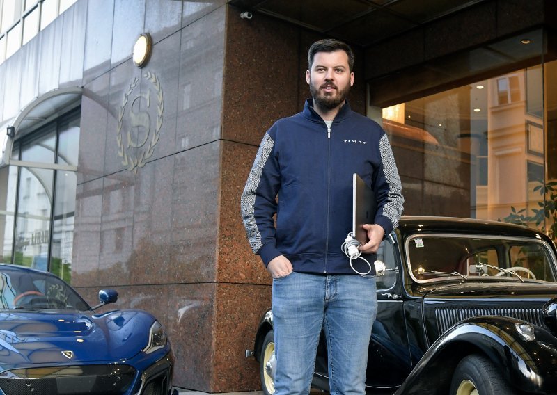 Mate Rimac posjetio rodno mjesto i s prijateljima iz djetinjstva zaigrao balote