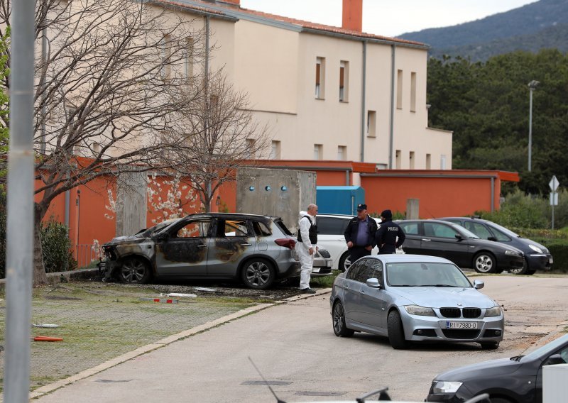 Muškarac koji je policajcima zapalio automobile na Cresu kazneno prijavljen