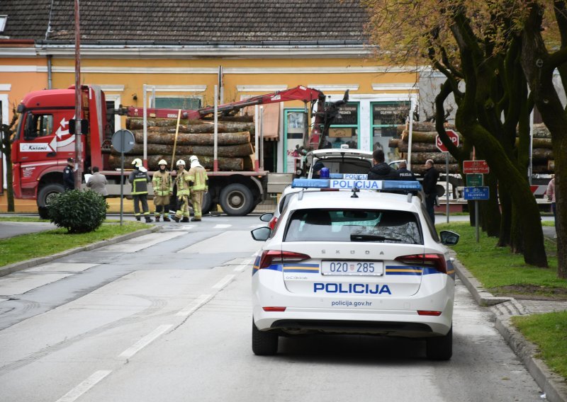 Biciklist poginuo nakon sudara s teretnim vozilom u centru Bjelovara