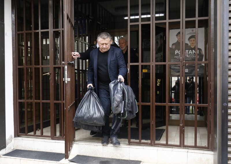 Župan Dekanić se vratio na posao, prijeti tužbama protiv medija