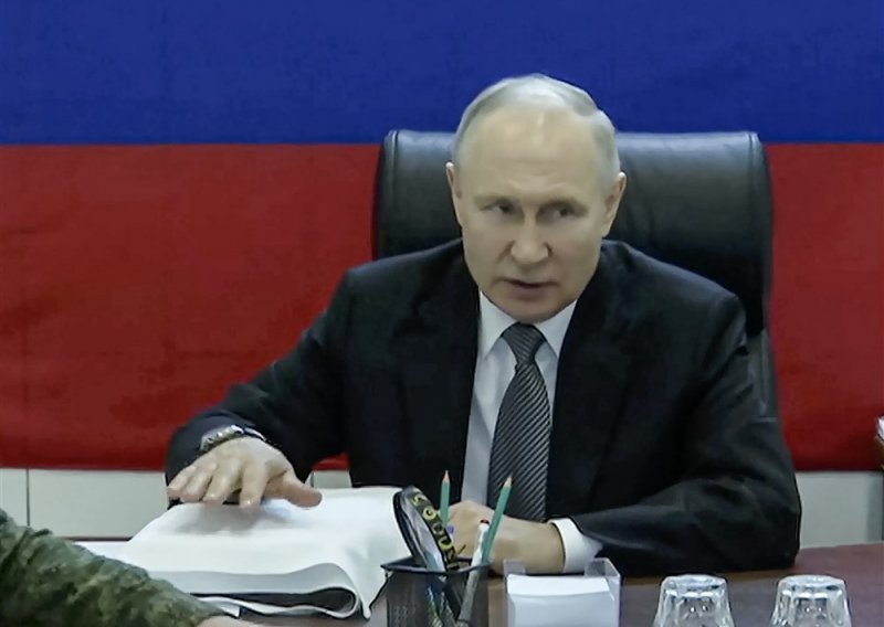 Putin: Ruska industrija dronova uskoro bi mogla vrijediti oko 12 milijardi dolara