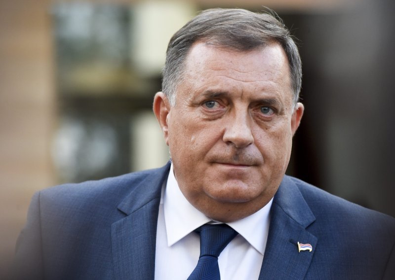 Dodik najavio mjere u školama: Uvode testiranja na drogu i zabranjuju mobitele