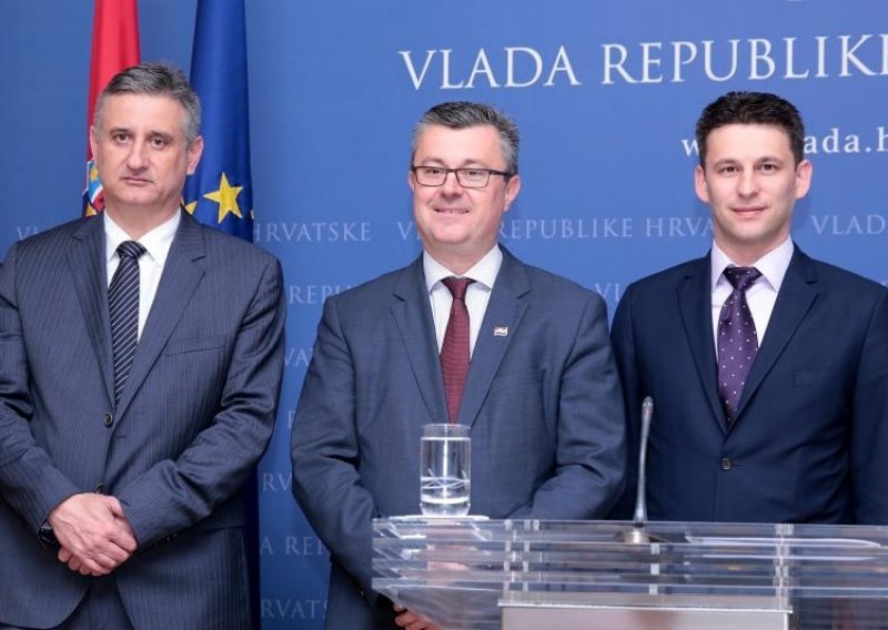 Orešković, Petrov i Karamarko popili kavu i napisali zajedničku izjavu