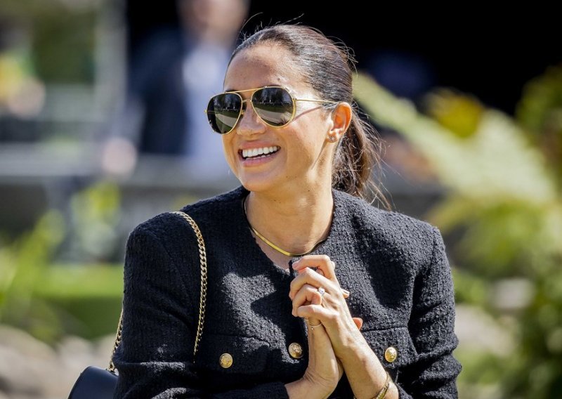 Meghan Markle blistala u elegantnoj crnoj kombinaciji i cipelama od kojih se ne odvaja