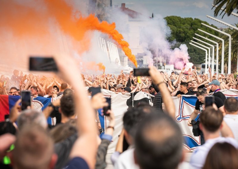 Vatrena uvertira, pogledajte kako je Split dočekao derbi