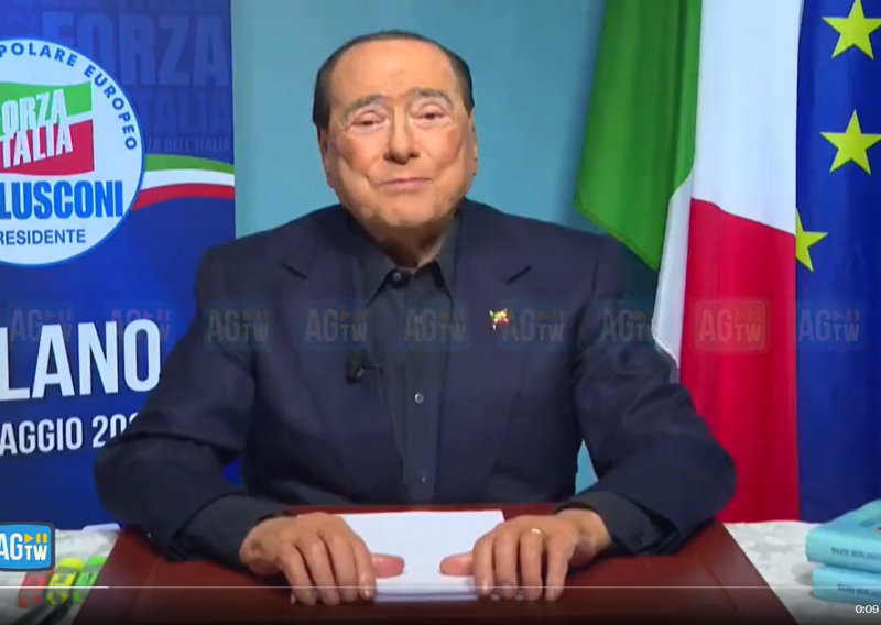 Berlusconi se javio iz bolnice: Evo me u košulji i sakou...