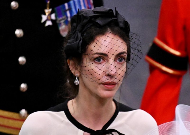 Tajanstvena markiza na krunidbi je znakovitim cipelama spojila Meghan i Kate