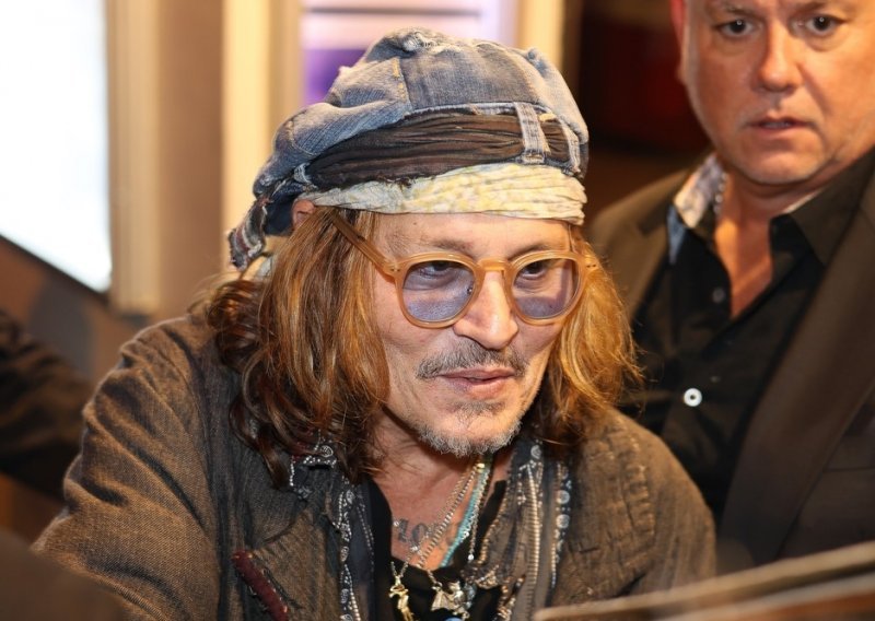 Johnny Depp potpisao unosan ugovor s Diorom kojim je oborio rekord