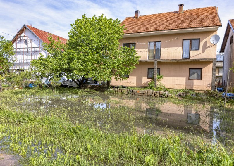 U Gračacu se poplava povukla, traje sanacija šteta