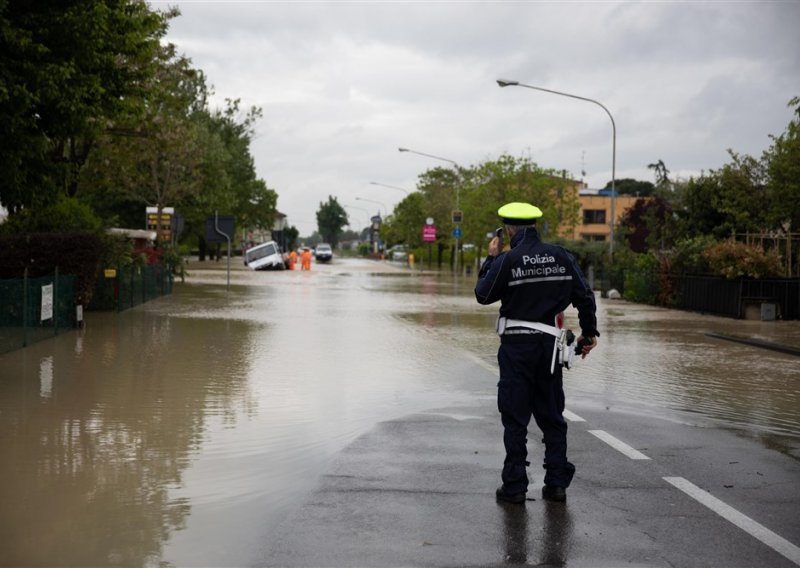 Obilne kiše i poplave i u Italiji, evakuirano 900 ljudi