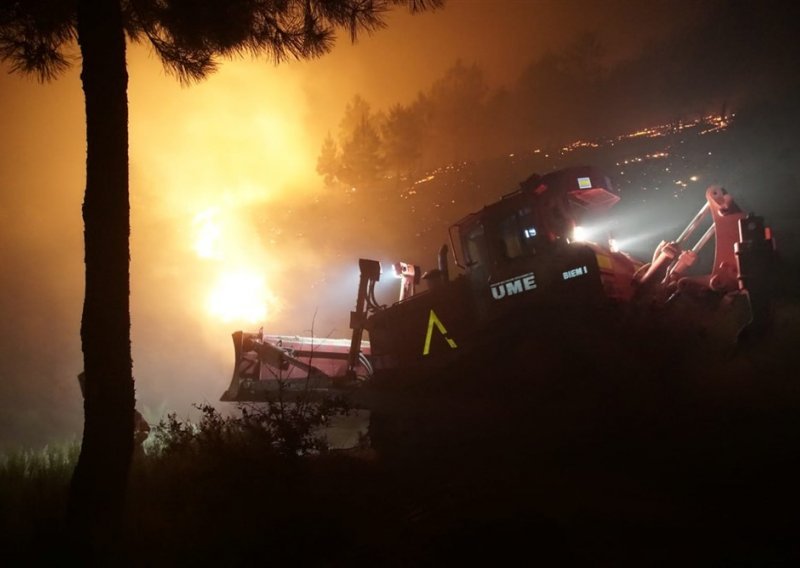 Požar zahvatio 1500 hektara u zapadnoj Španjolskoj, 550 evakuiranih