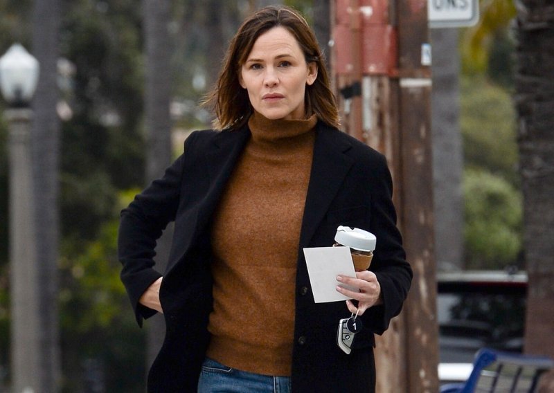 Kratka frizura i nova boja kose: Jennifer Garner gotovo je neprepoznatljiva