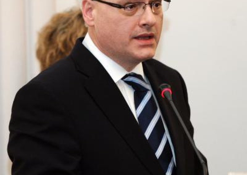 Josipovic: Hooligans insulted Zagreb with their rampage