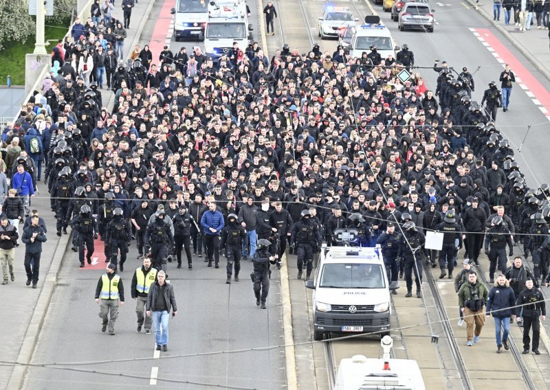 Kakav je to praznik nogometa? Na ulicama deset tisuća policajaca kako ne bi nastao kaos