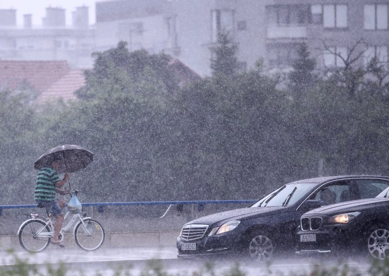 Opet kiša i grmljavina; narančasti meteoalarm upaljen za dvije regije